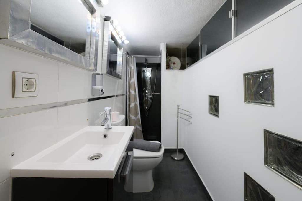 Encantador Apartamento Temporal Centrico Con Patio Privado Mpe51 Apartment Madrid Bagian luar foto
