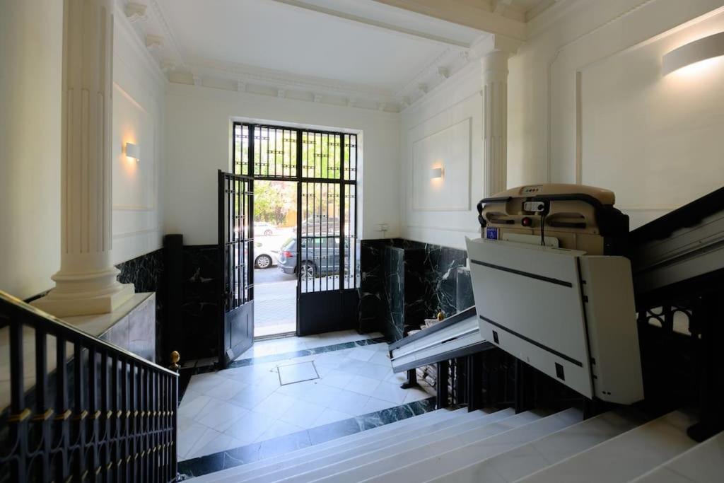 Encantador Apartamento Temporal Centrico Con Patio Privado Mpe51 Apartment Madrid Bagian luar foto